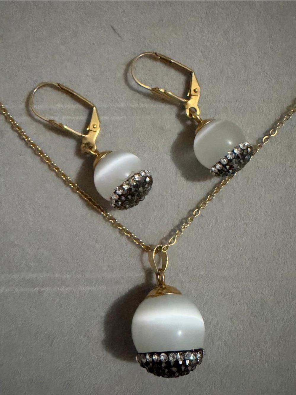 Gold-Plated White Pearl Crystal Drop Earrings and Pendant Set